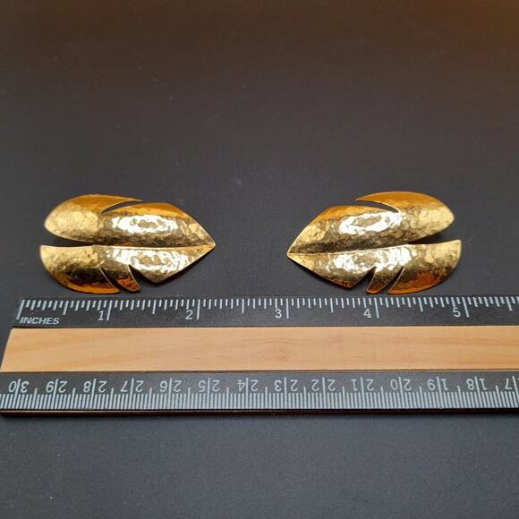 Vintage Hammered Leaf Post Earrings, Signed L. Bott, 1980s, Gold Tone,  2 1/2 In - Picture 3 of 10